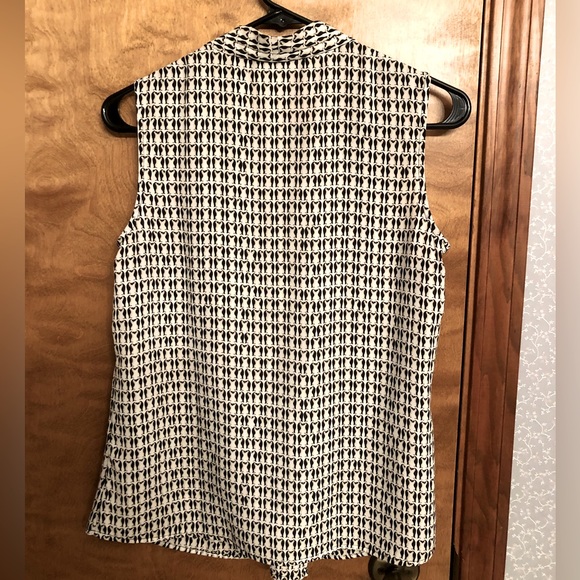 Nine West V-neck sleeveless blouse - Picture 2 of 2
